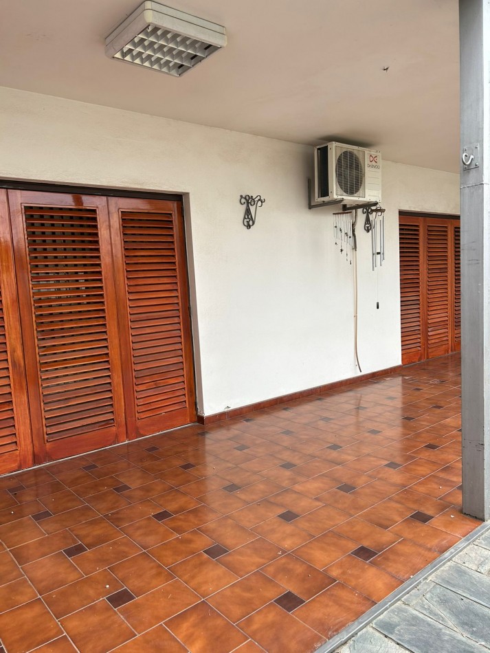 TERRA NOSTRA VENDE ELEGANTE PROPIEDAD EN B° ROCA !!