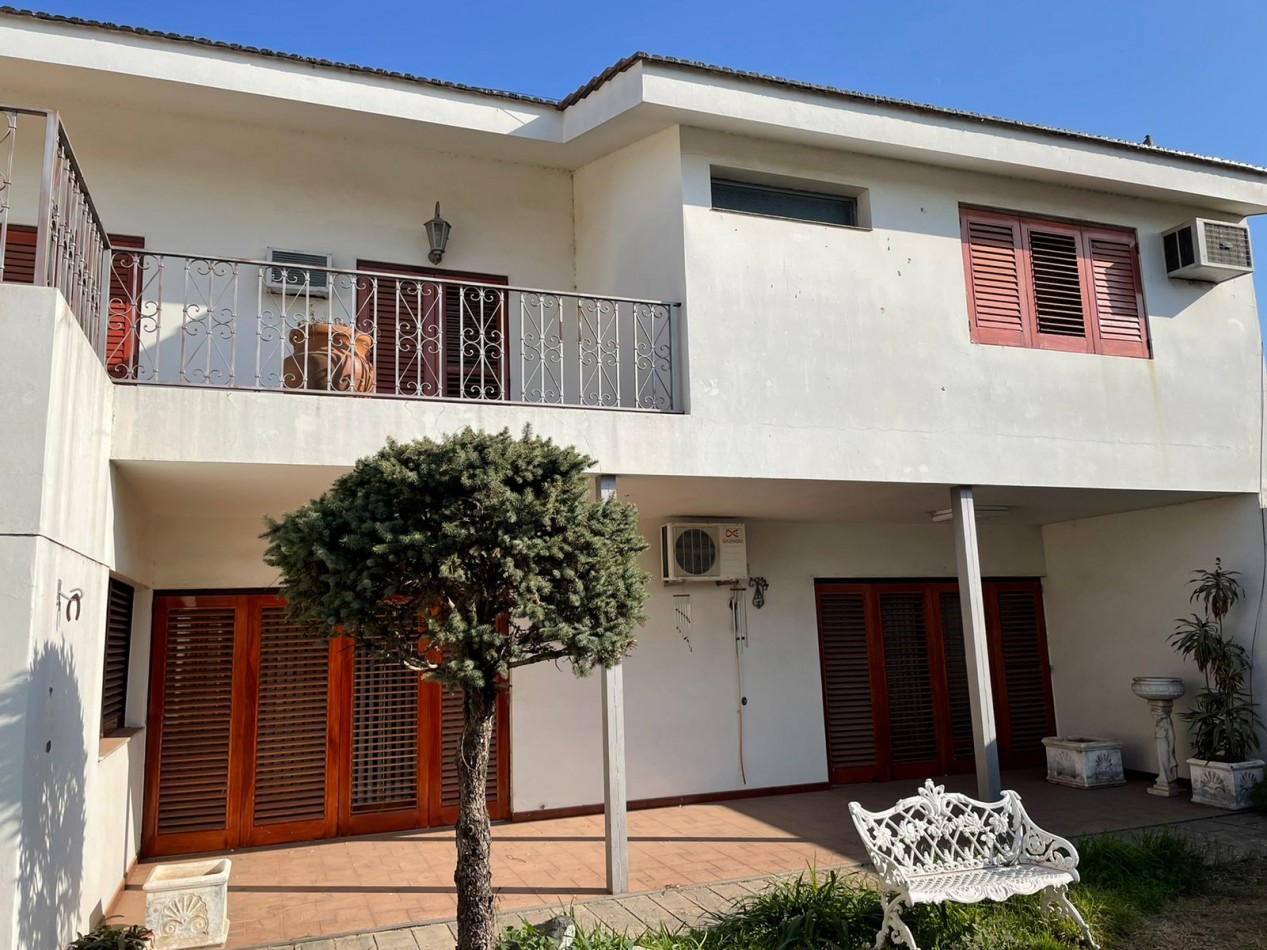 TERRA NOSTRA VENDE ELEGANTE PROPIEDAD EN B° ROCA !!