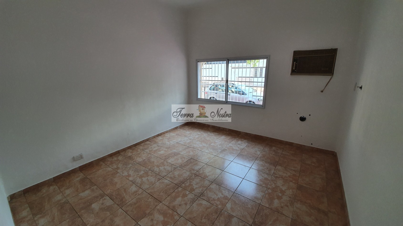 TERRA NOSTRA VENDE !!..HERMOSA CASA B° CATEDRAL